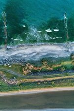 narrow shore